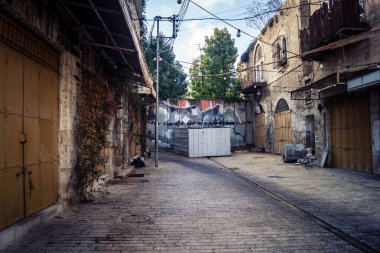 Hebron, Batı Şeria, 17 Aralık 2025. Ağır metal ayırma kapıları ve kontrol noktaları Eski Şehir 'deki Filistin mahalleleri ve İsrail kontrolündeki bölgeler arasındaki erişimi kontrol ediyor..