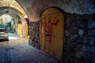Hebron, Batı Şeria, 17 Aralık 2025 Filistin dükkanları İsrail askeri bölgelerine ve yerleşim yerlerine yakın oldukları için kapanmak zorunda kaldı..