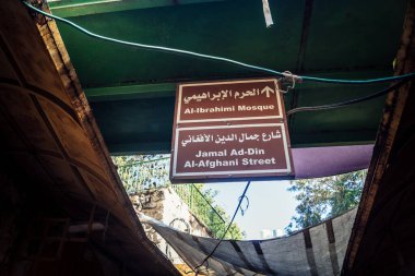 Hebron, Batı Şeria, 17 Aralık 2025 El Halil Çarşısı 'nda ekonomik sıkıntı. Bir zamanlar yoğun bir merkez olan pazar, şimdi hareket kısıtlamaları ve yakınlardaki yerleşim alanları yüzünden aşırı yoksullukla karşı karşıya..