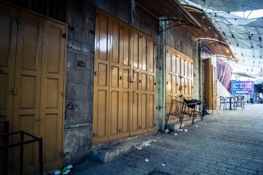 Hebron, Batı Şeria, 17 Aralık 2025 Filistin dükkanları İsrail askeri bölgelerine ve yerleşim yerlerine yakın oldukları için kapanmak zorunda kaldı..