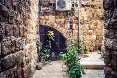 Hebron, Batı Şeria, 19 Aralık 2025 Eski Şehir 'deki dar sokaklar ve taş kemerler. Geleneksel mimari, bu Filistin yönetimindeki bölgede muhafaza edilen kültürel mirası sergiliyor..