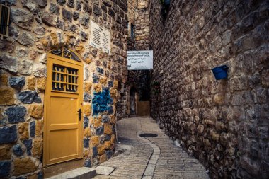 Hebron, Batı Şeria, 19 Aralık 2025 Eski Şehir 'deki dar sokaklar ve taş kemerler. Geleneksel mimari, bu Filistin yönetimindeki bölgede muhafaza edilen kültürel mirası sergiliyor..