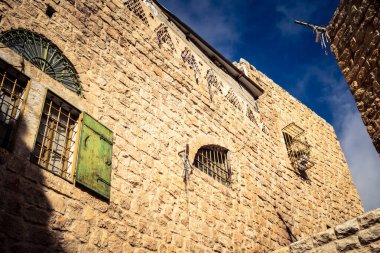 Hebron, Batı Şeria, 19 Aralık 2025 Eski Şehir 'deki dar sokaklar ve taş kemerler. Geleneksel mimari, bu Filistin yönetimindeki bölgede muhafaza edilen kültürel mirası sergiliyor..