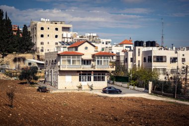 Hebron, Batı Şeria, 20 Aralık 2025 şehir merkezindeki binaların geleneksel mimarisi. Kireçtaşı cepheleri, Batı Şeria 'daki El Halil' in eşsiz şehir manzarasını ve mirasını karakterize eder..