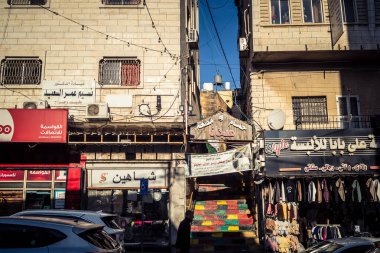 Hebron, Batı Şeria, 20 Aralık 2025 şehir merkezindeki binaların geleneksel mimarisi. Kireçtaşı cepheleri, Batı Şeria 'daki El Halil' in eşsiz şehir manzarasını ve mirasını karakterize eder..