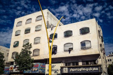 Hebron, Batı Şeria, 20 Aralık 2025 şehir merkezindeki binaların geleneksel mimarisi. Kireçtaşı cepheleri, Batı Şeria 'daki El Halil' in eşsiz şehir manzarasını ve mirasını karakterize eder..