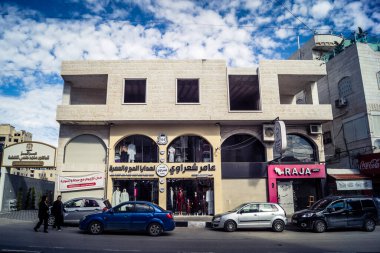 Hebron, Batı Şeria, 20 Aralık 2025 şehir merkezindeki binaların geleneksel mimarisi. Kireçtaşı cepheleri, Batı Şeria 'daki El Halil' in eşsiz şehir manzarasını ve mirasını karakterize eder..