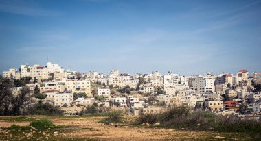 Hebron, Batı Şeria, 22 Aralık 2025 Tel Rumeida 'nın yükseklerinden Panoramik şehir manzarası. Bu yoğun şehir manzarası bölünmüş şehrin eşsiz topografisini gösteriyor..