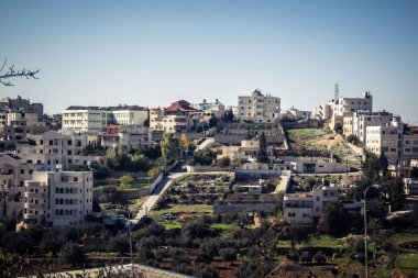 Hebron, Batı Şeria, 22 Aralık 2025 Tel Rumeida 'nın yükseklerinden Panoramik şehir manzarası. Bu yoğun şehir manzarası bölünmüş şehrin eşsiz topografisini gösteriyor..