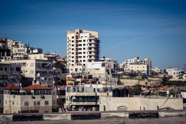 Hebron, Batı Şeria, 22 Aralık 2025 Tel Rumeida 'nın yükseklerinden Panoramik şehir manzarası. Bu yoğun şehir manzarası bölünmüş şehrin eşsiz topografisini gösteriyor..