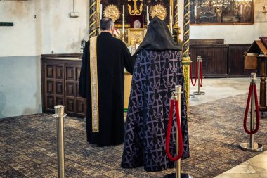 23 Aralık 2025 'te Beytüllahim, Batı Şeria' da din adamları İsa 'nın Doğumu Bazilikası' nda kutsal bir ayin düzenlediler. Ruhban sınıfı İsa 'nın geleneksel doğduğu yerde kutsal ayinler düzenler..