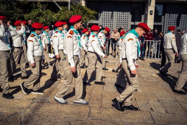 Beytüllahim, Batı Şeria, 24 Aralık 2025 Filistinli izciler yıllık Noel geçit töreni sırasında Beytüllahim sokaklarında yürüdüler. Kültürel kutlamaların merkezi bir parçasıdır..