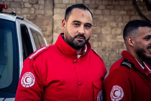 Beytüllahim, Batı Şeria, 24 Aralık 2025 Noel kutlamaları sırasında Manger Meydanı 'ndaki Kızıl Hilal' dan acil tıbbi yardım ekipleri. Birimler acil tıbbi yardım için görevlendirildi..