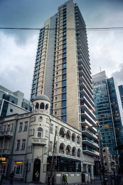 Tel Aviv, İsrail, 28 Aralık 2025. Tel Aviv 'in şehir manzarası ve sokak manzarası antik tarih ve modern gelişimin eşsiz bir karışımını sergiliyor..