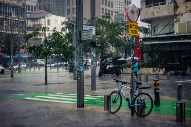 Tel Aviv, İsrail, 29 Aralık 2025. Tel Aviv 'in şehir manzarası ve sokak manzarası antik tarih ve modern gelişimin eşsiz bir karışımını sergiliyor..