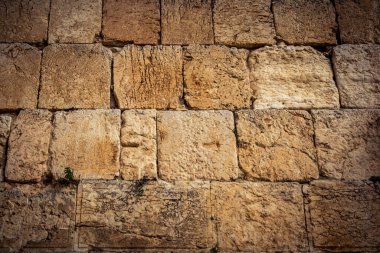 Kudüs, İsrail, 1 Ocak 2026 Batı Duvarı 'nın antik taşları. 2026 'nın bu ilk sabahında, dualar Kudüs' ün gökyüzüne yükseliyor, yer arayan bir dünyanın umudunu taşıyor..