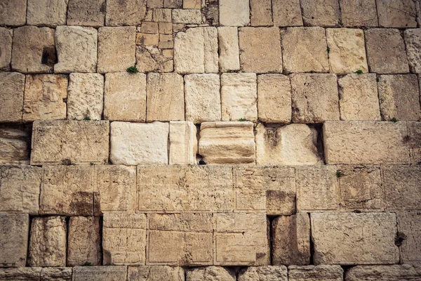 Kudüs, İsrail, 1 Ocak 2026 Batı Duvarı 'nın antik taşları. 2026 'nın bu ilk sabahında, dualar Kudüs' ün gökyüzüne yükseliyor, yer arayan bir dünyanın umudunu taşıyor..