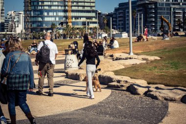 Tel Aviv, İsrail, 3 Ocak 2026 Tel Aviv geçidi boyunca gezinti yaparak Orta Doğu 'daki bölgesel güvenlik gerilimlerine rağmen günlük dayanıklılığını gösteriyor..