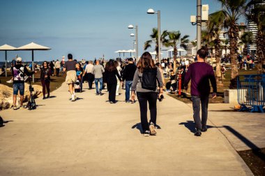 Tel Aviv, İsrail, 3 Ocak 2026 Tel Aviv geçidi boyunca gezinti yaparak Orta Doğu 'daki bölgesel güvenlik gerilimlerine rağmen günlük dayanıklılığını gösteriyor..