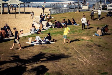 Tel Aviv, İsrail, 3 Ocak 2026 Tel Aviv geçidi boyunca gezinti yaparak Orta Doğu 'daki bölgesel güvenlik gerilimlerine rağmen günlük dayanıklılığını gösteriyor..