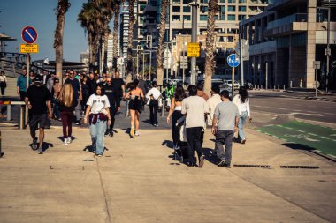 Tel Aviv, İsrail, 3 Ocak 2026 Tel Aviv geçidi boyunca gezinti yaparak Orta Doğu 'daki bölgesel güvenlik gerilimlerine rağmen günlük dayanıklılığını gösteriyor..