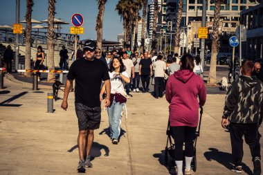 Tel Aviv, İsrail, 3 Ocak 2026 Tel Aviv geçidi boyunca gezinti yaparak Orta Doğu 'daki bölgesel güvenlik gerilimlerine rağmen günlük dayanıklılığını gösteriyor..