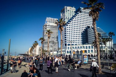 Tel Aviv, İsrail, 3 Ocak 2026 Tel Aviv geçidi boyunca gezinti yaparak Orta Doğu 'daki bölgesel güvenlik gerilimlerine rağmen günlük dayanıklılığını gösteriyor..