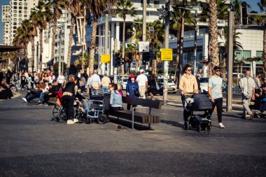 Tel Aviv, İsrail, 3 Ocak 2026 Tel Aviv geçidi boyunca gezinti yaparak Orta Doğu 'daki bölgesel güvenlik gerilimlerine rağmen günlük dayanıklılığını gösteriyor..