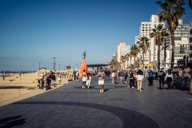 Tel Aviv, İsrail, 3 Ocak 2026 Tel Aviv geçidi boyunca gezinti yaparak Orta Doğu 'daki bölgesel güvenlik gerilimlerine rağmen günlük dayanıklılığını gösteriyor..