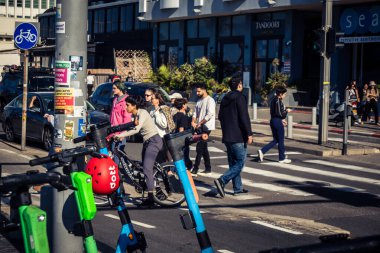 Tel Aviv, İsrail, 3 Ocak 2026 Tel Aviv geçidi boyunca gezinti yaparak Orta Doğu 'daki bölgesel güvenlik gerilimlerine rağmen günlük dayanıklılığını gösteriyor..
