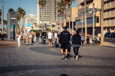 Tel Aviv, İsrail, 3 Ocak 2026 Tel Aviv geçidi boyunca gezinti yaparak Orta Doğu 'daki bölgesel güvenlik gerilimlerine rağmen günlük dayanıklılığını gösteriyor..