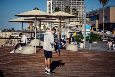 Tel Aviv, İsrail, 3 Ocak 2026 Tel Aviv geçidi boyunca gezinti yaparak Orta Doğu 'daki bölgesel güvenlik gerilimlerine rağmen günlük dayanıklılığını gösteriyor..