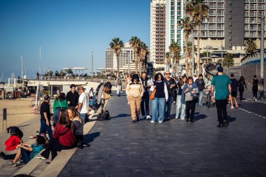 Tel Aviv, İsrail, 3 Ocak 2026 Tel Aviv geçidi boyunca gezinti yaparak Orta Doğu 'daki bölgesel güvenlik gerilimlerine rağmen günlük dayanıklılığını gösteriyor..