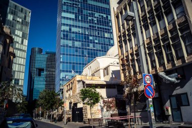 Tel Aviv, İsrail, 3 Ocak 2026 Tel Aviv sokak manzarası, devam eden bölgesel çatışmaların arka planına karşı modern mimari ve şehir hayatının eşsiz bir karışımını ortaya koyuyor..