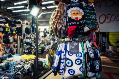 Tel Aviv, İsrail, 5 Ocak 2026, Carmel Market (Shuk HaCarmel), en büyük açık hava pazarı. Tel Aviv 'in göbeğinde yerel satıcılar ve otantik sokak sahneleri.