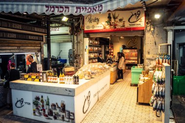 Tel Aviv, İsrail, 5 Ocak 2026, Carmel Market (Shuk HaCarmel), en büyük açık hava pazarı. Tel Aviv 'in göbeğinde yerel satıcılar ve otantik sokak sahneleri.