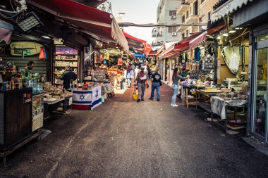 Tel Aviv, İsrail, 5 Ocak 2026, Carmel Market (Shuk HaCarmel), en büyük açık hava pazarı. Tel Aviv 'in göbeğinde yerel satıcılar ve otantik sokak sahneleri.