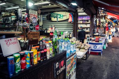 Tel Aviv, İsrail, 5 Ocak 2026, Carmel Market (Shuk HaCarmel), en büyük açık hava pazarı. Tel Aviv 'in göbeğinde yerel satıcılar ve otantik sokak sahneleri.