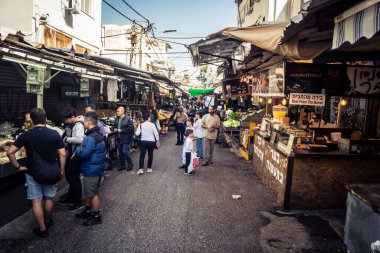 Tel Aviv, İsrail, 5 Ocak 2026, Carmel Market (Shuk HaCarmel), en büyük açık hava pazarı. Tel Aviv 'in göbeğinde yerel satıcılar ve otantik sokak sahneleri.