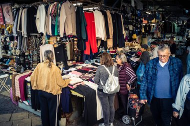 Tel Aviv, İsrail, 5 Ocak 2026, Carmel Market (Shuk HaCarmel), en büyük açık hava pazarı. Tel Aviv 'in göbeğinde yerel satıcılar ve otantik sokak sahneleri.