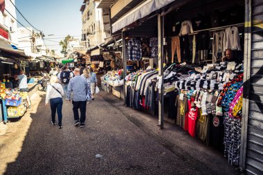 Tel Aviv, İsrail, 5 Ocak 2026, Carmel Market (Shuk HaCarmel), en büyük açık hava pazarı. Tel Aviv 'in göbeğinde yerel satıcılar ve otantik sokak sahneleri.