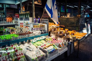 Tel Aviv, İsrail, 5 Ocak 2026, Carmel Market (Shuk HaCarmel), en büyük açık hava pazarı. Tel Aviv 'in göbeğinde yerel satıcılar ve otantik sokak sahneleri.
