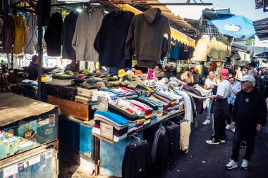 Tel Aviv, İsrail, 5 Ocak 2026, Carmel Market (Shuk HaCarmel), en büyük açık hava pazarı. Tel Aviv 'in göbeğinde yerel satıcılar ve otantik sokak sahneleri.