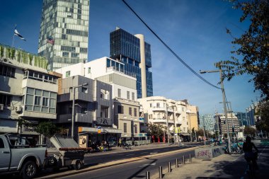 Tel Aviv, İsrail, 9 Ocak 2026 Tel Aviv sokak manzarası, devam eden bölgesel çatışmaların arka planına karşı modern mimari ve şehir hayatının eşsiz bir karışımını ortaya koyuyor..