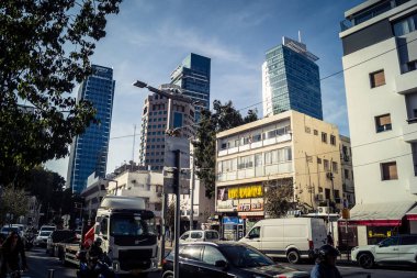 Tel Aviv, İsrail, 9 Ocak 2026 Tel Aviv sokak manzarası, devam eden bölgesel çatışmaların arka planına karşı modern mimari ve şehir hayatının eşsiz bir karışımını ortaya koyuyor..