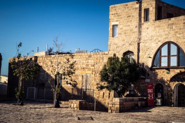 Tel Aviv, İsrail, 11 Ocak 2026 Eski Jaffa şehrindeki tarihi dar kireçtaşı geçitlerinin manzarası. Antik liman kentleri mimarisi binlerce yıllık Akdeniz tarihini yansıtıyor.