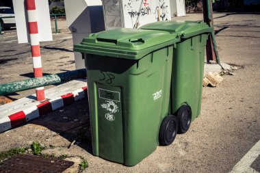 Tel Aviv, İsrail, 13 Ocak 2026 Tel Aviv sokak görüşü, devam eden bölgesel çatışmaların arka planına karşı modern mimari ve şehir hayatının eşsiz bir karışımını ortaya koyuyor..