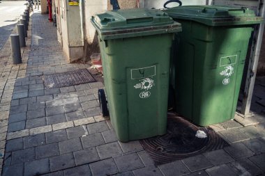 Tel Aviv, İsrail, 13 Ocak 2026 Tel Aviv sokak görüşü, devam eden bölgesel çatışmaların arka planına karşı modern mimari ve şehir hayatının eşsiz bir karışımını ortaya koyuyor..