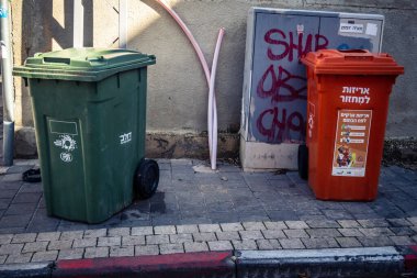 Tel Aviv, İsrail, 13 Ocak 2026 Tel Aviv sokak görüşü, devam eden bölgesel çatışmaların arka planına karşı modern mimari ve şehir hayatının eşsiz bir karışımını ortaya koyuyor..