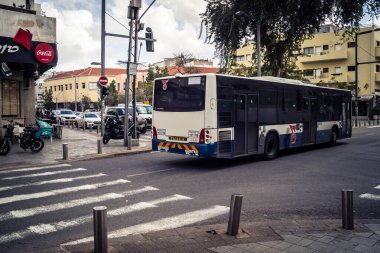 Tel Aviv, İsrail, 13 Ocak 2026 Tel Aviv sokak görüşü, devam eden bölgesel çatışmaların arka planına karşı modern mimari ve şehir hayatının eşsiz bir karışımını ortaya koyuyor..